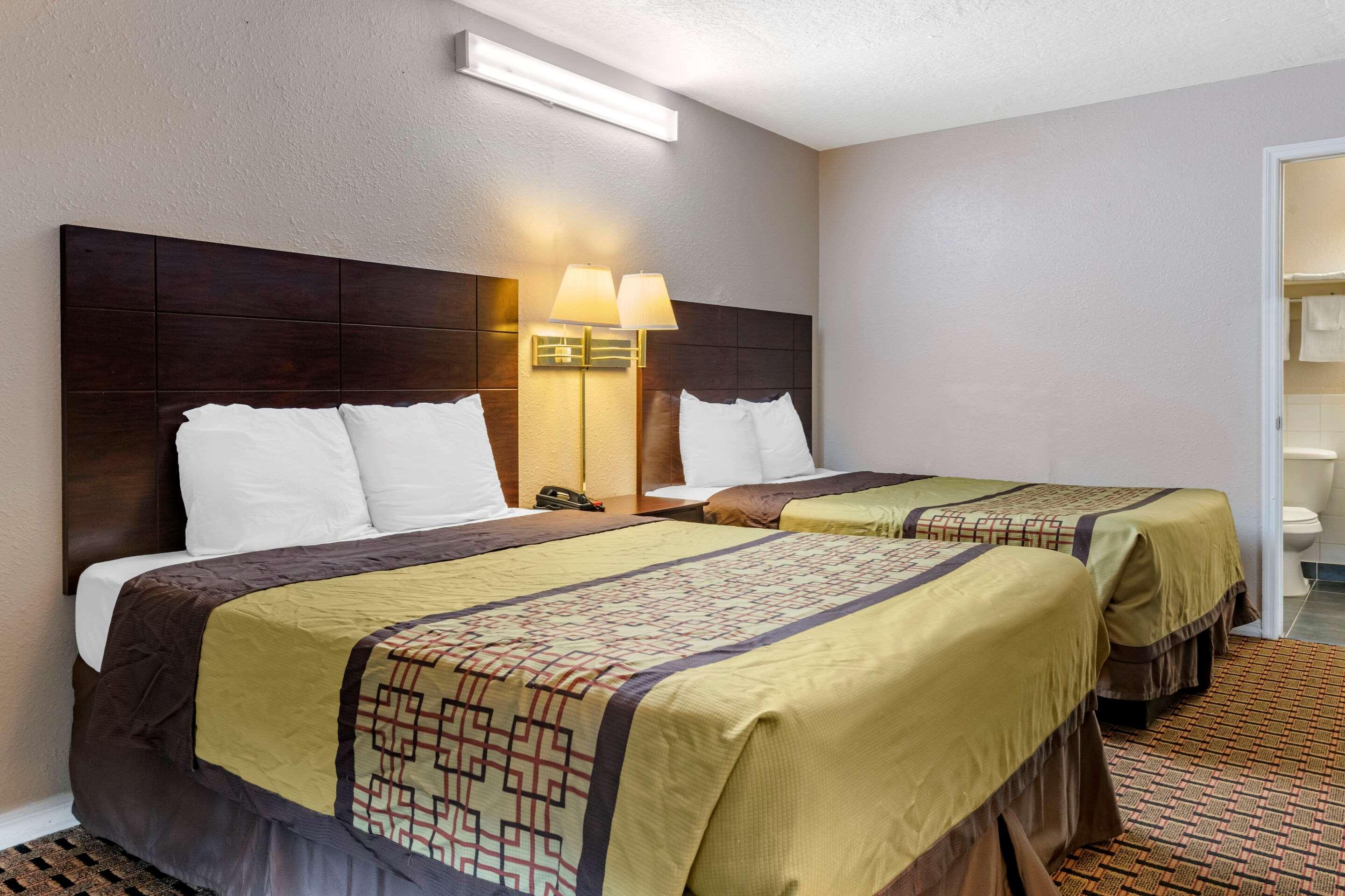 Rodeway Inn Нью-Порт-Ричи Экстерьер фото