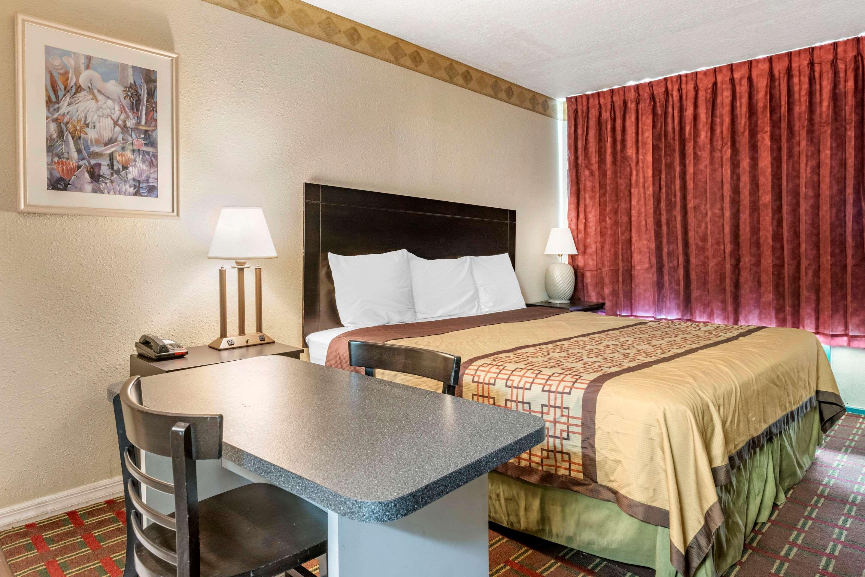 Rodeway Inn Нью-Порт-Ричи Экстерьер фото
