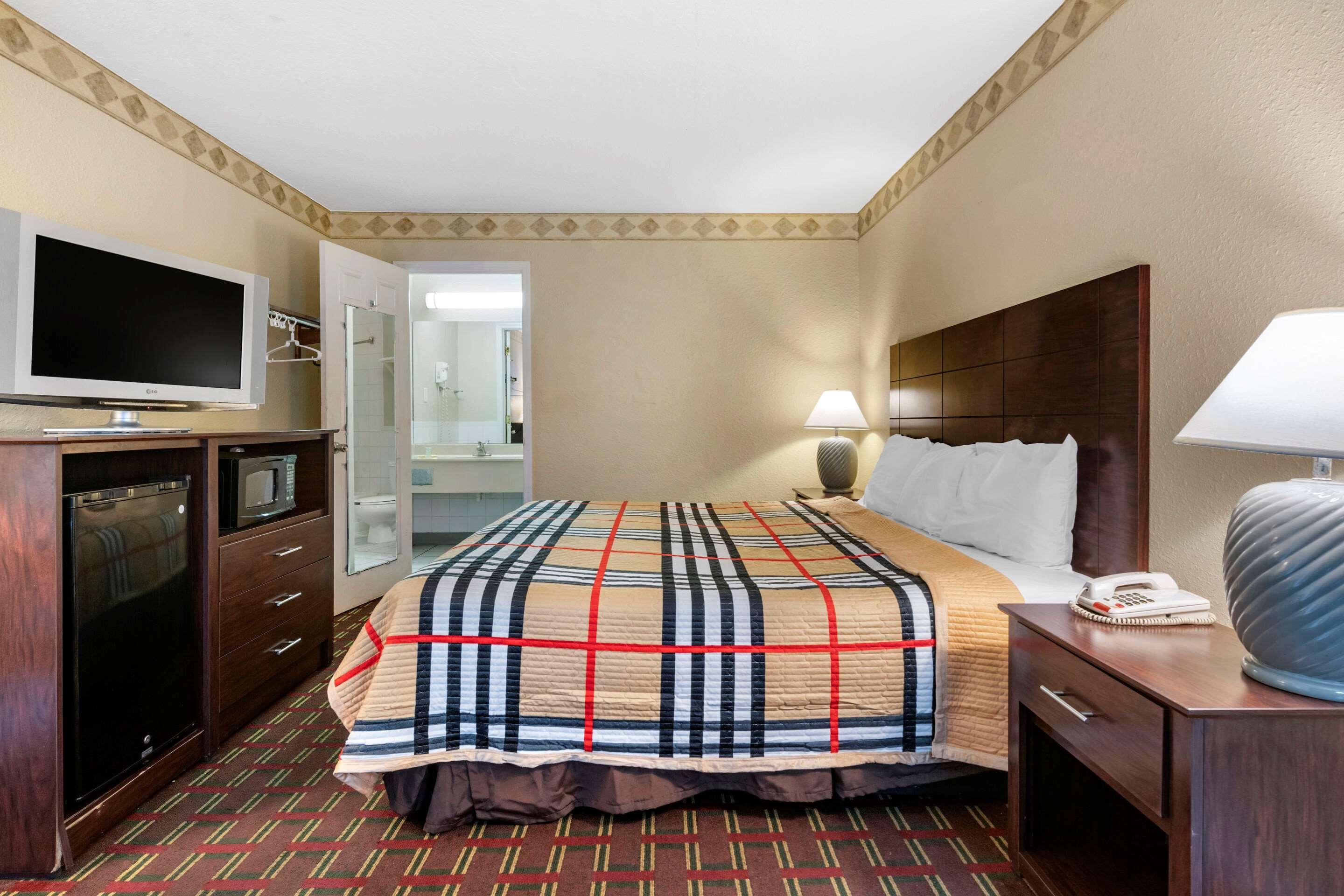 Rodeway Inn Нью-Порт-Ричи Экстерьер фото