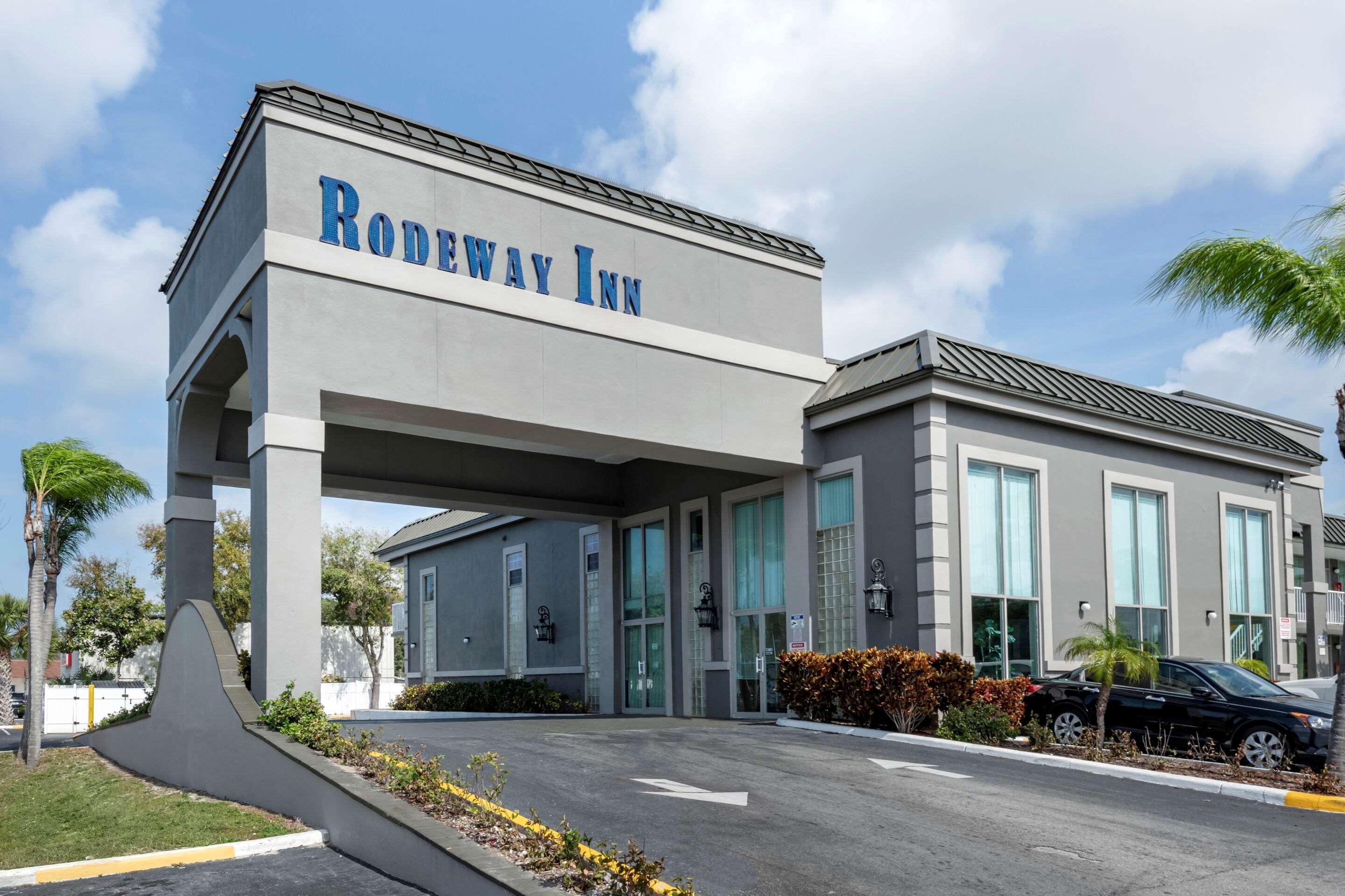 Rodeway Inn Нью-Порт-Ричи Экстерьер фото