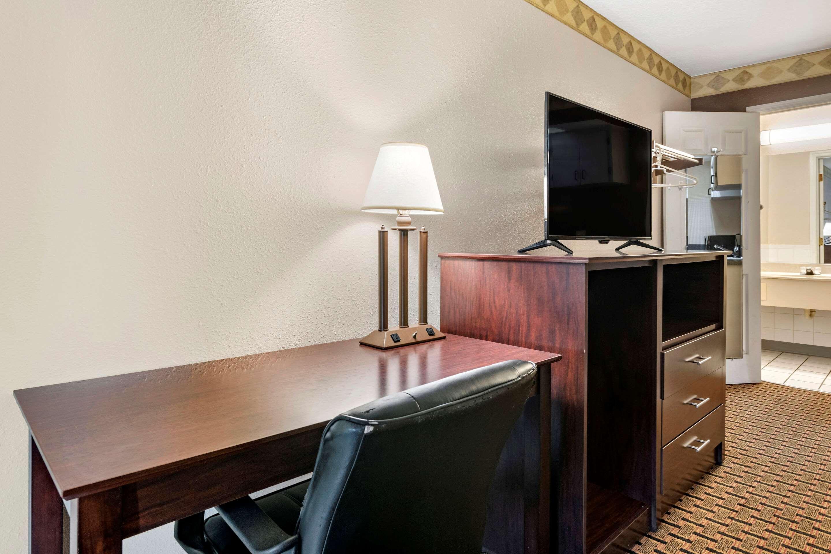Rodeway Inn Нью-Порт-Ричи Экстерьер фото