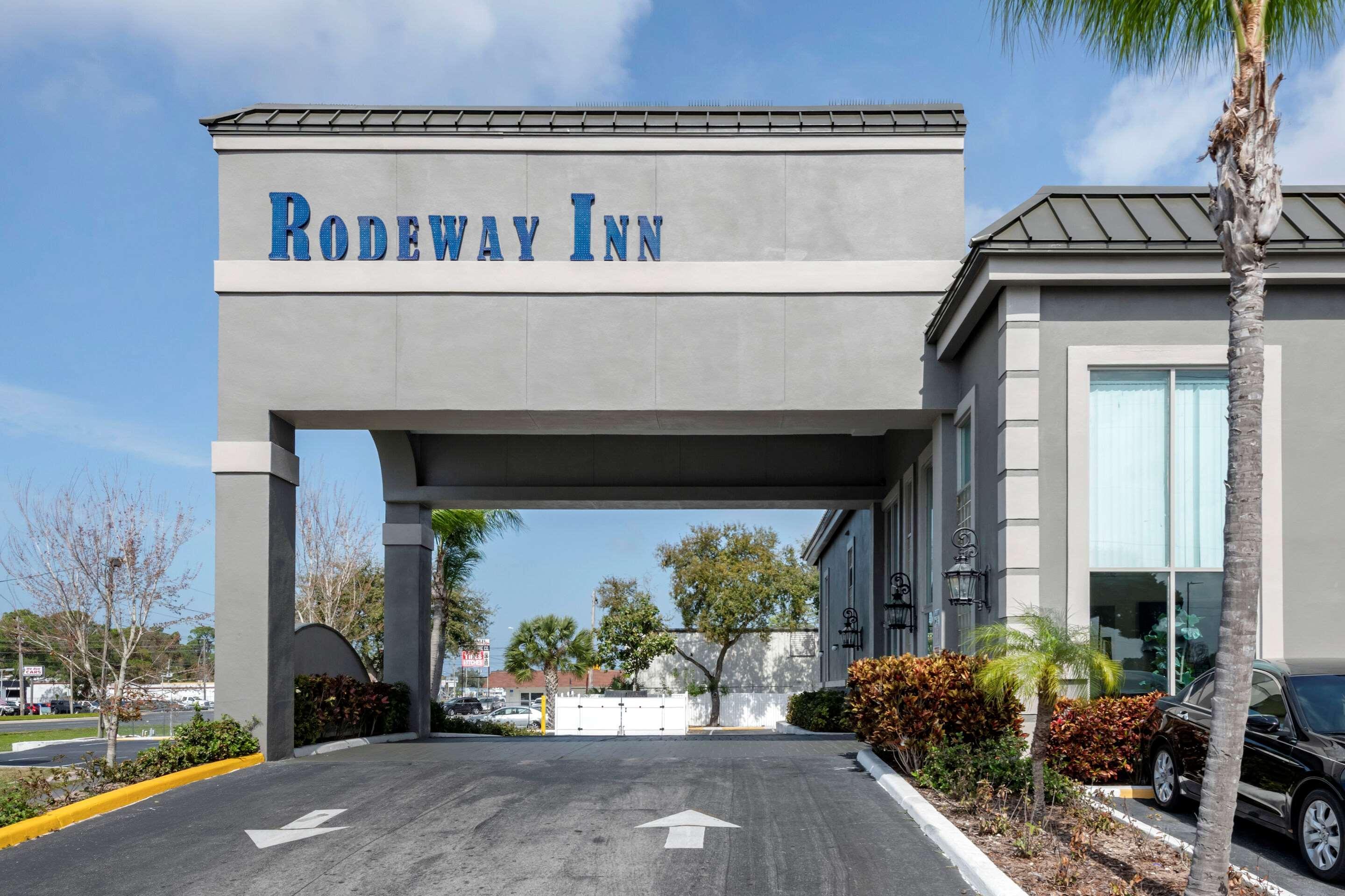 Rodeway Inn Нью-Порт-Ричи Экстерьер фото