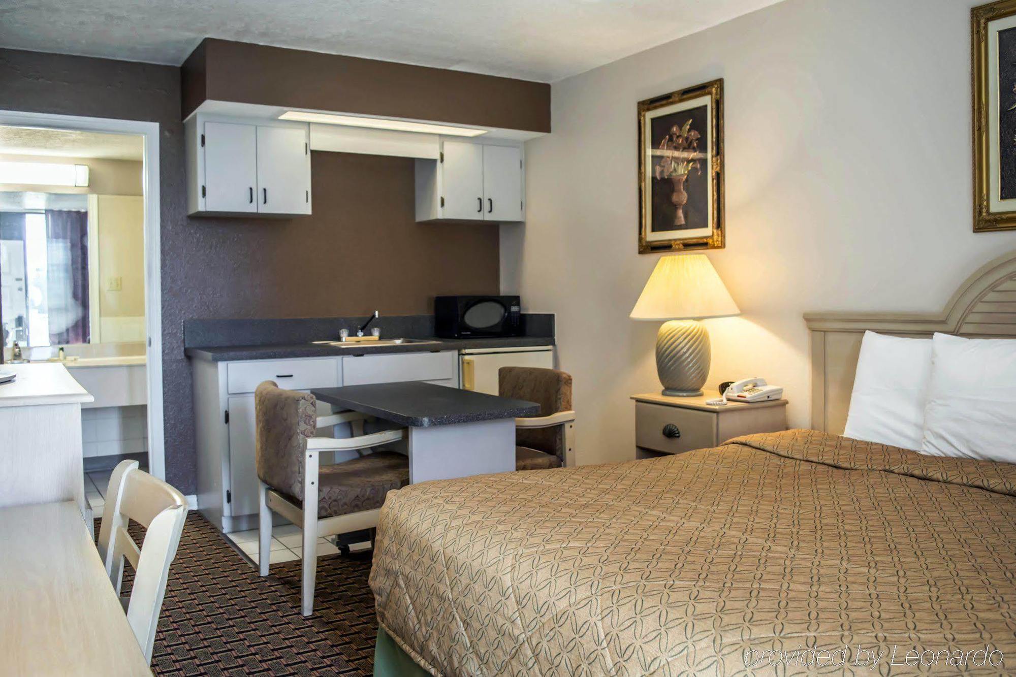Rodeway Inn Нью-Порт-Ричи Экстерьер фото